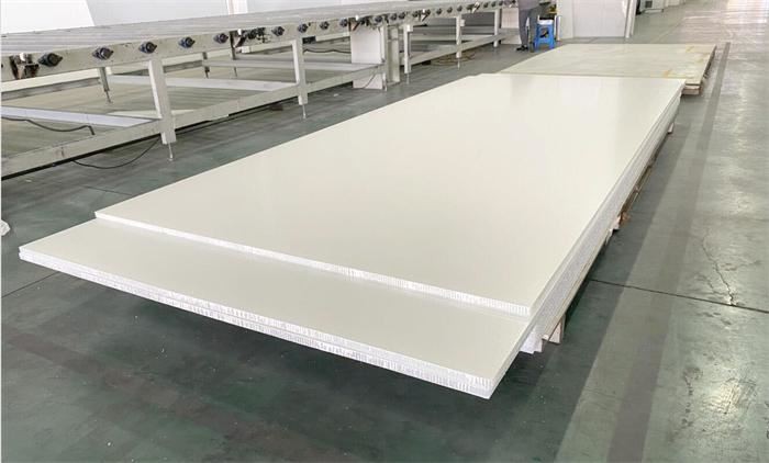 Plastic honeycomb panel
